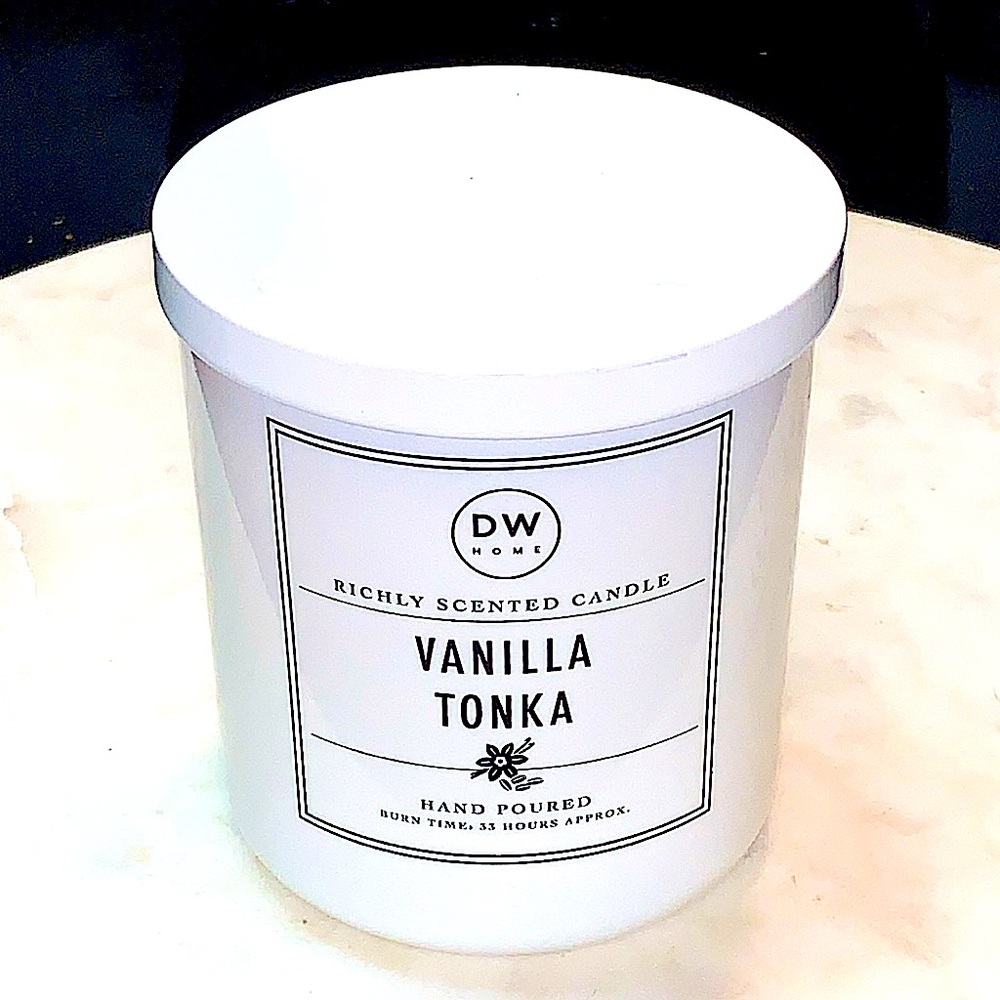 DW HOME CANDLE VANILLA TONKA 9.3 oz RICHLY SCENTED NEW 1 WICK